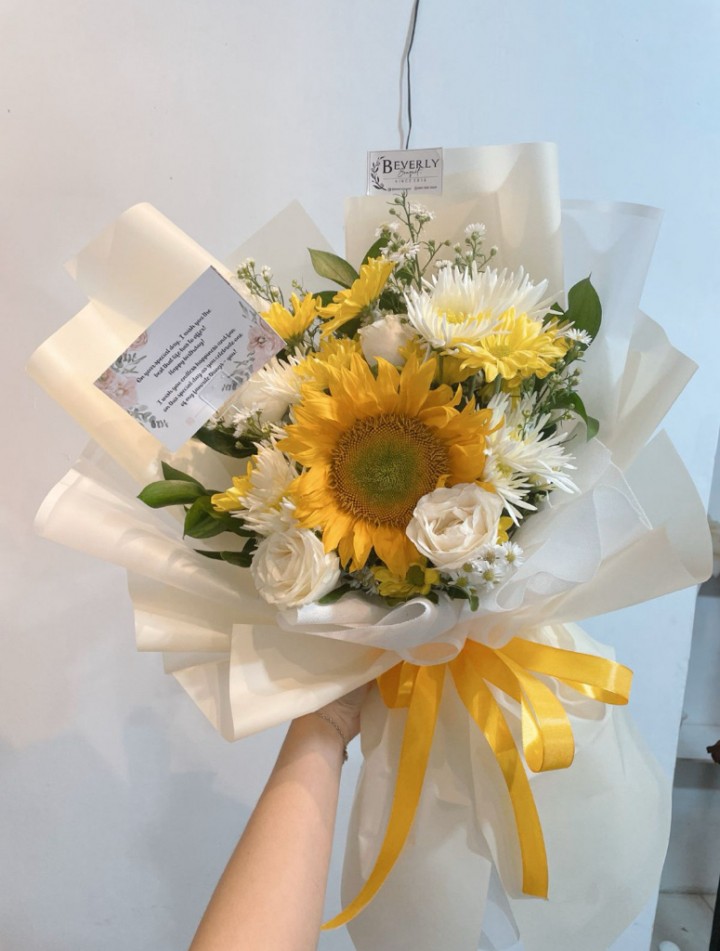 Sunny premium flowers