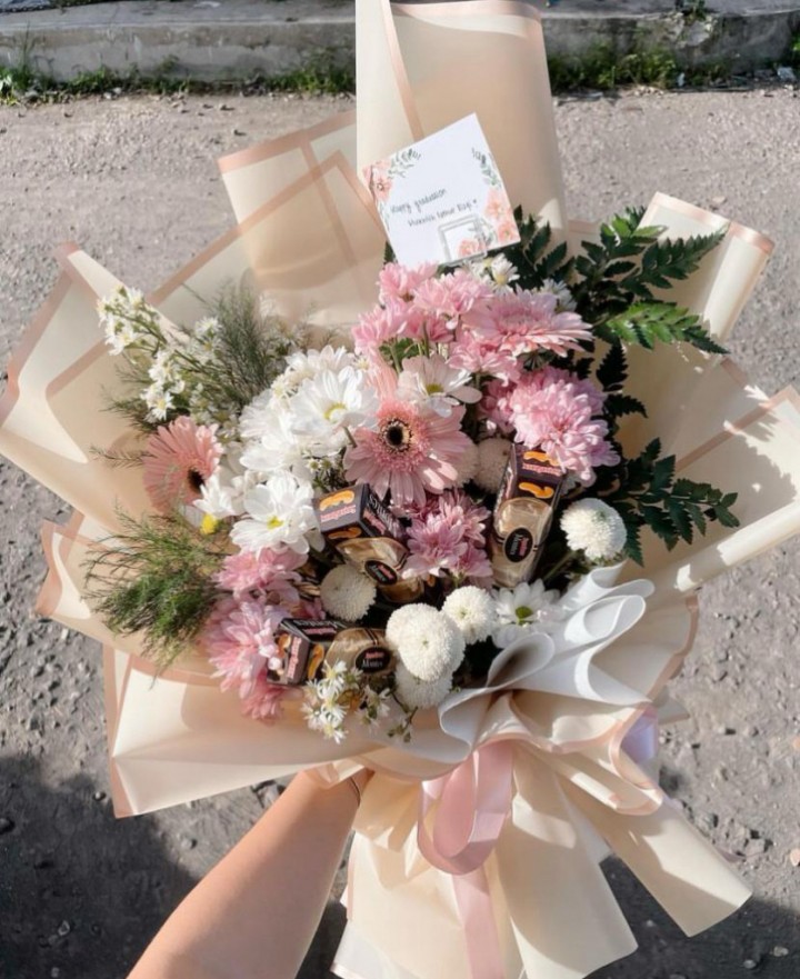 Silverqueen Montes flowers