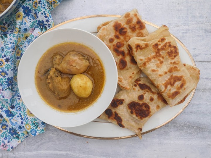 Indian Chicken Curry + Roti Cannai