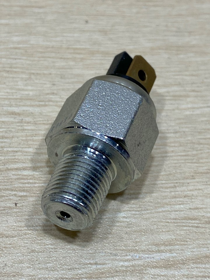 Budung Cycles - HYDRAULIC STOPLIGHT SWITCH HARLEY DYNA 2005