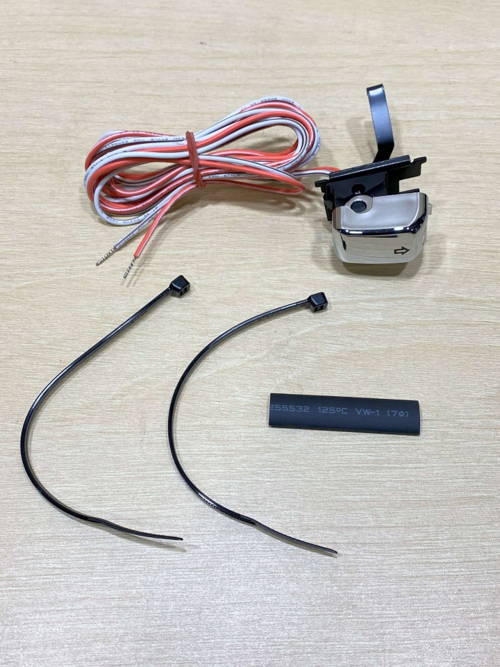V-Twin Right Handlebar Turn Signal Switch – Fits Harley 1996-UP XL, FLST, FXST, FLT