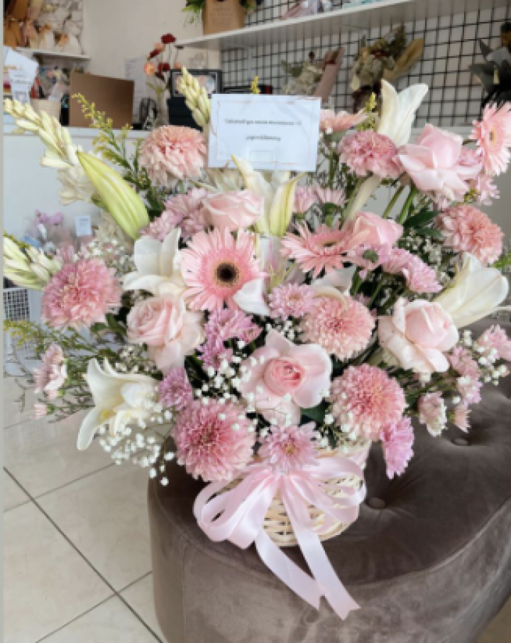 Joyana Basket Flower