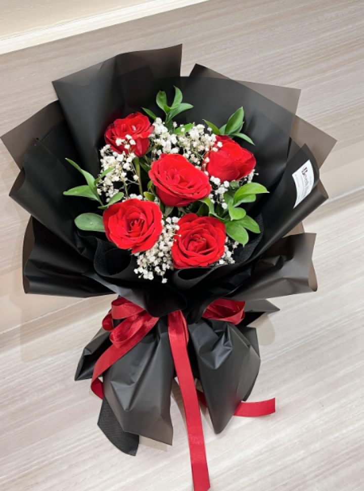 Bold rose