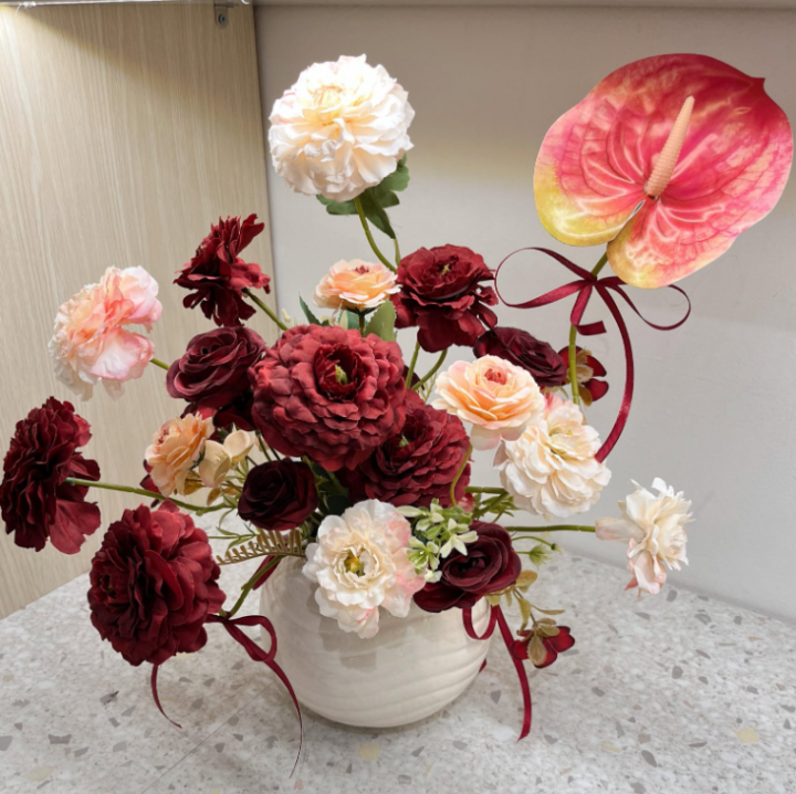 Velvet petals vase