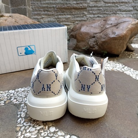 【 MLB 】CHUNKY SANDLE DIA MONOGRAM LIMITED EDITION】MLB CHUNKY Sandal Dia Monogram 凉鞋