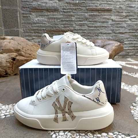 【 MLB 】CHUNKY SANDLE DIA MONOGRAM MLB NY Yankees Chunky Sandal Dia Monogram Black – voilà.id